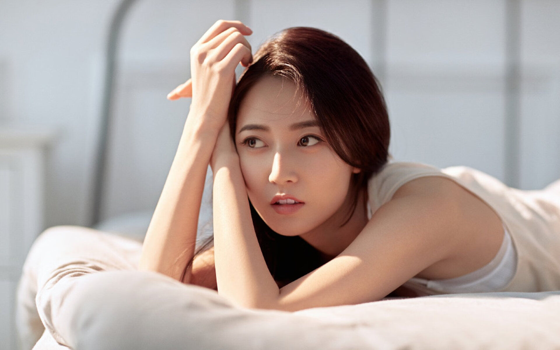 德甲经典战,比分3-1,明星球员贡献两粒进球,控球率65%以上,德甲经典比赛