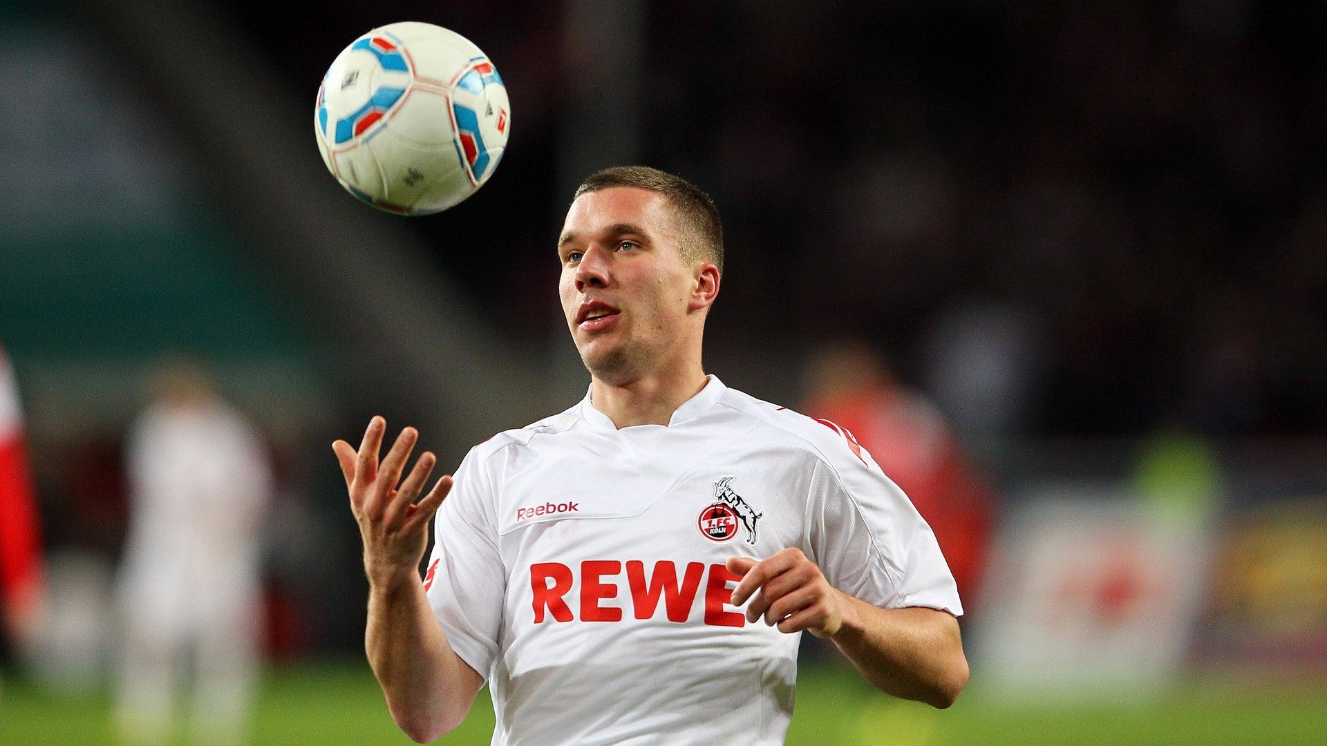 AYX体育官网-球员训练日常首次公开，职业球员训练强度多大